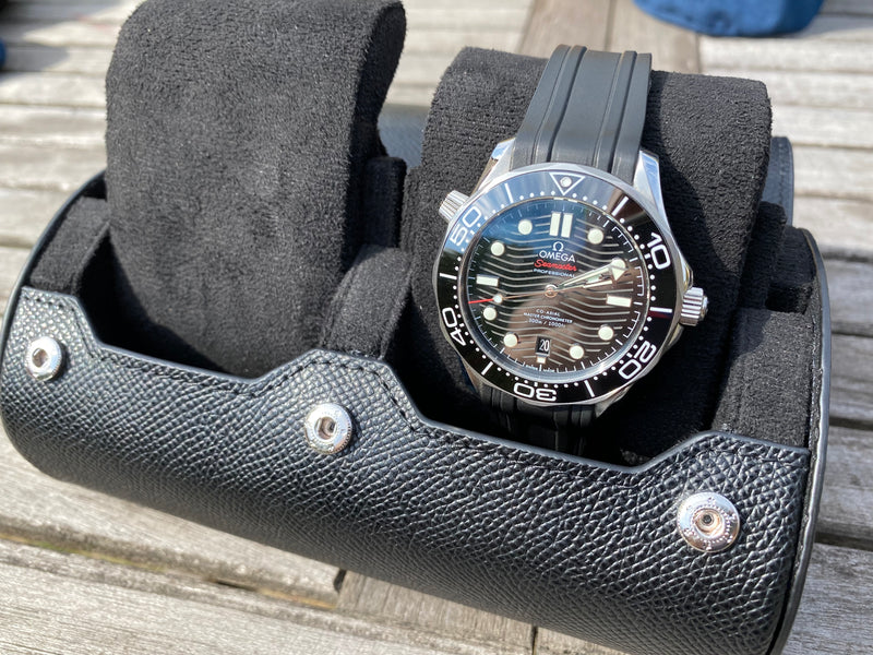 Sliding watch roll with a exposure view for watch and travel lovers