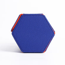 Charger l&#39;image dans la galerie, Boite à montre Hexagon v2 - Cuir bleu marine avec intérieur en microfibre orange